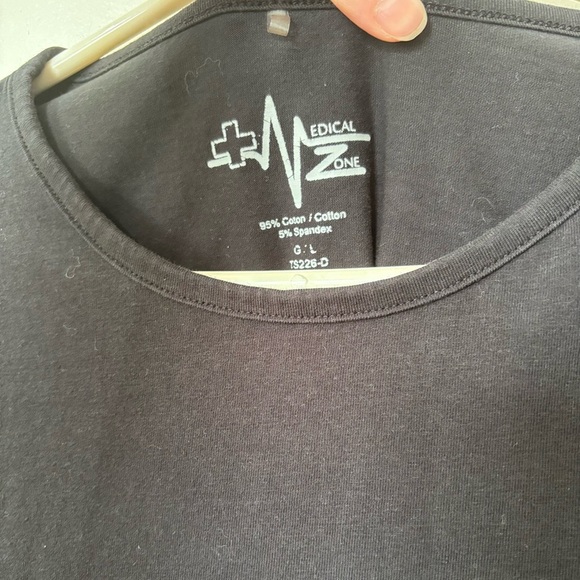 🎉4/30$🎉 Medical Zone Black Long Sleeve Tee - Size L - Picture 2 of 5